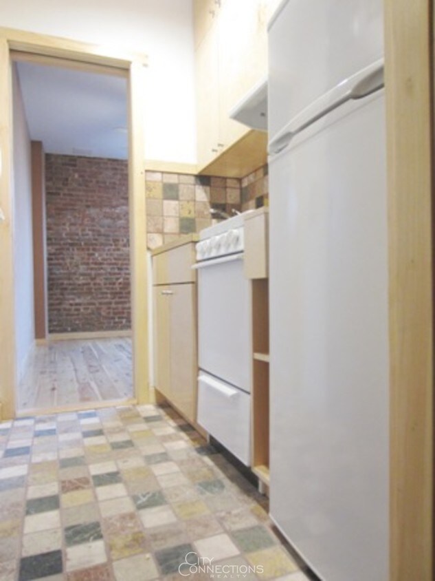 Building Photo - 103 Macdougal St