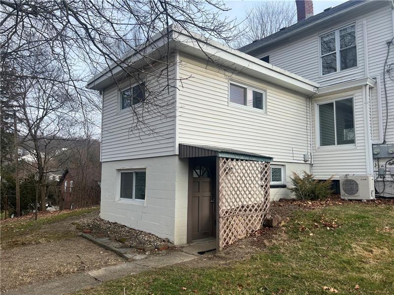 Primary Photo - 221 Van Buren St