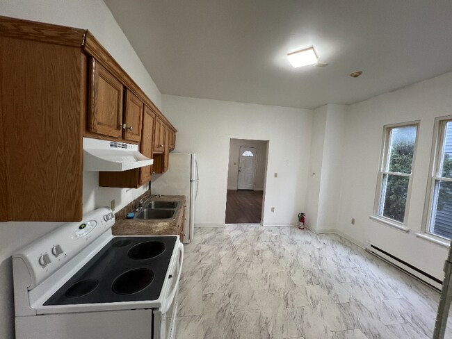 Building Photo - 453 S Main St