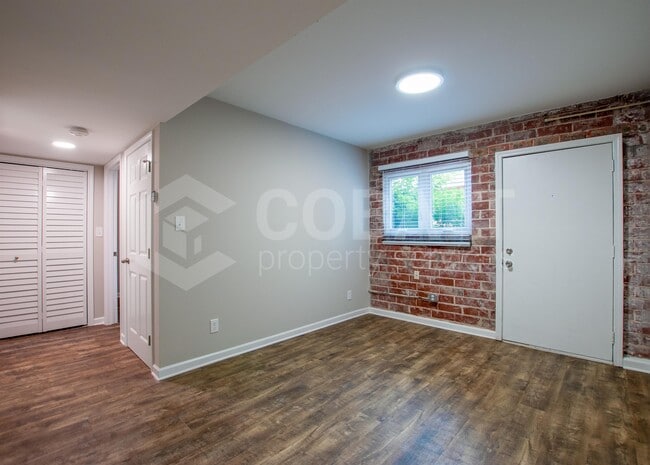 Building Photo - 217 Lampkin St NE