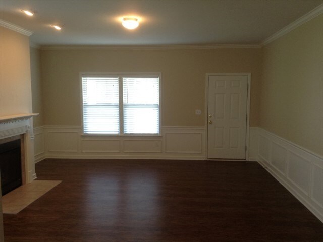 Building Photo - 10027 Seven Oaks Drive