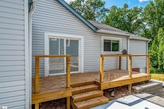 Building Photo - 202 Briarcliff Dr