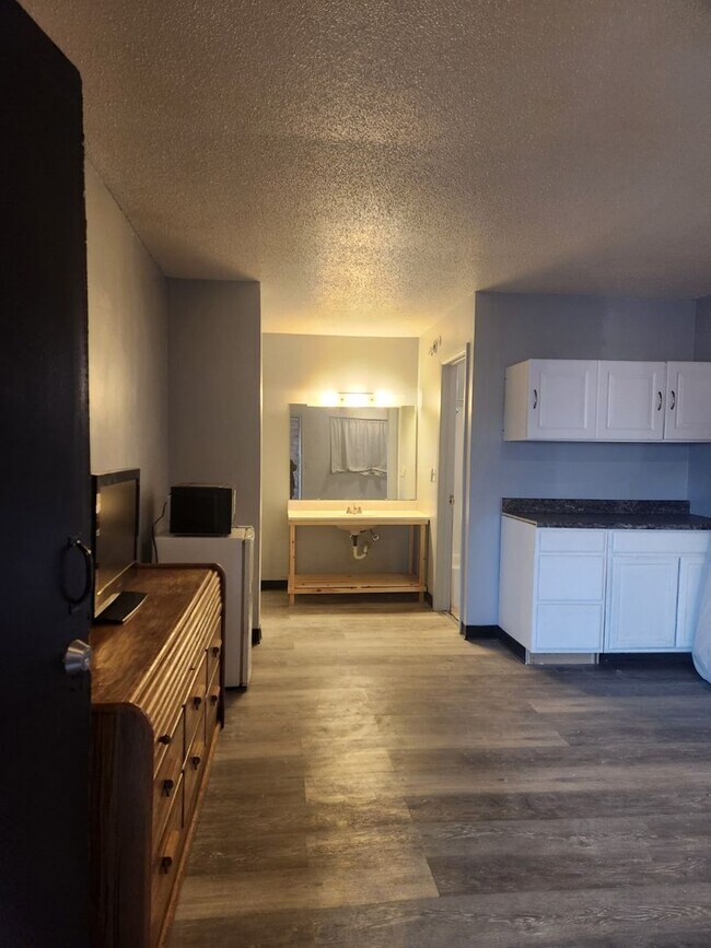 Foto del edificio - 401 N. East Avenue-15