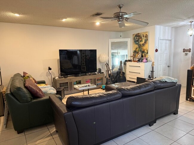 Foto del edificio - 4565 NW 3rd Dr
