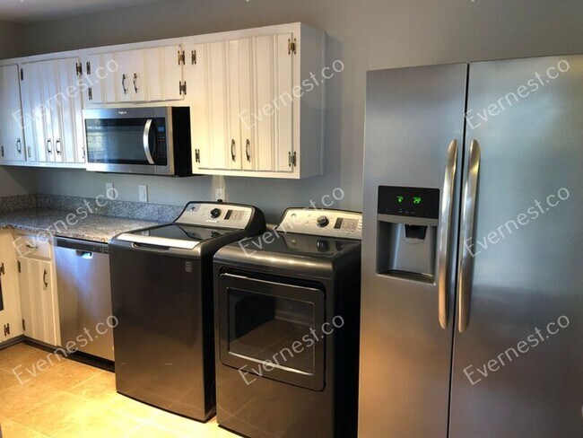 Foto del edificio - 1915 Fairway Cir NE