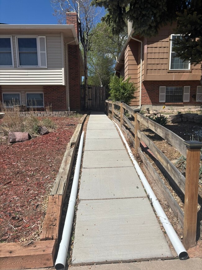 Private walking path and entrance - 5170 Saddle Dr