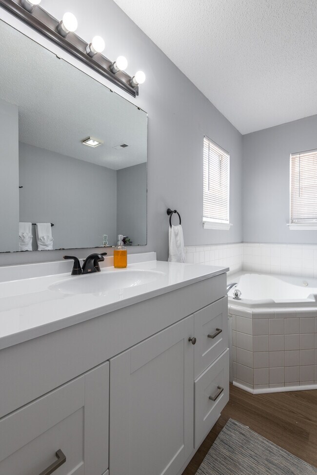 Foto del edificio - 3003 Mulberry Ln