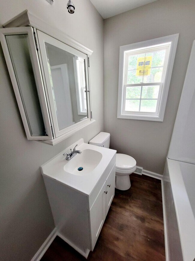 Foto del edificio - 3 Bed 1 Bath Newly Remodeled Home in Burlington!