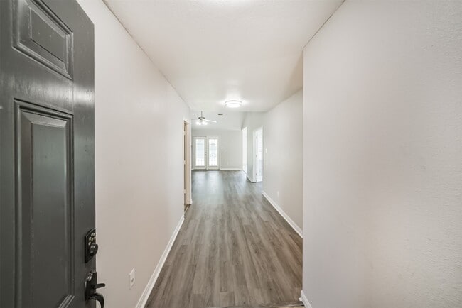 Building Photo - 7114 Sunrise Hill Ln