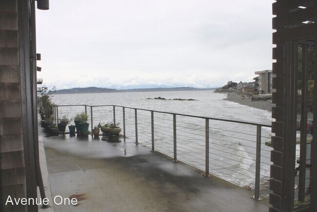 Foto del edificio - 2 br, 1 bath House - 3717 Beach Drive SW 103