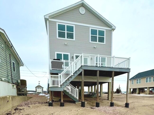 Building Photo - 39 Circle Beach Rd