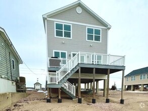 Building Photo - 39 Circle Beach Rd