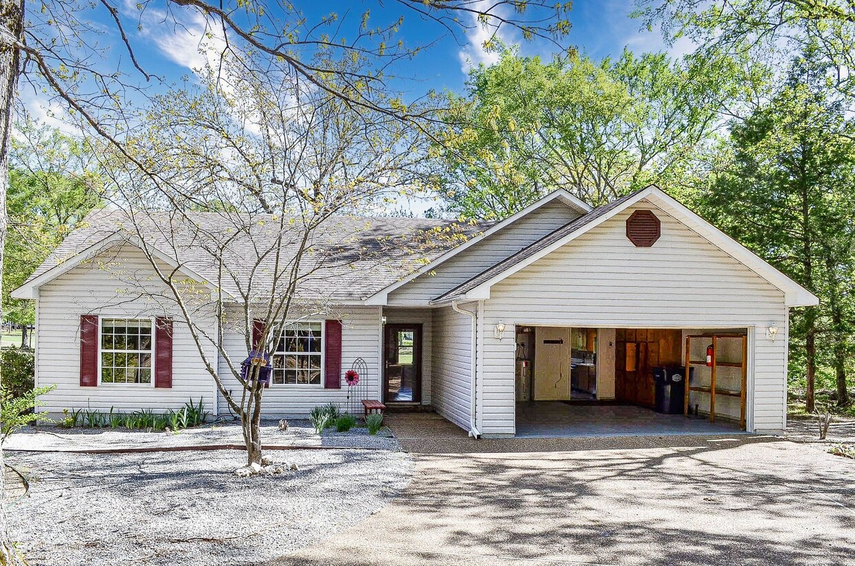 Primary Photo - East Gate Area | Home | Unfurnished