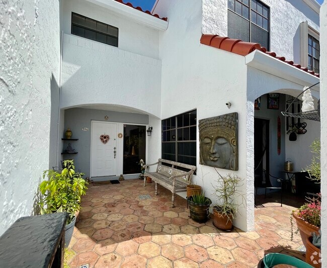 The Waterways Apartments for Rent with Extra Storage Aventura, FL 2