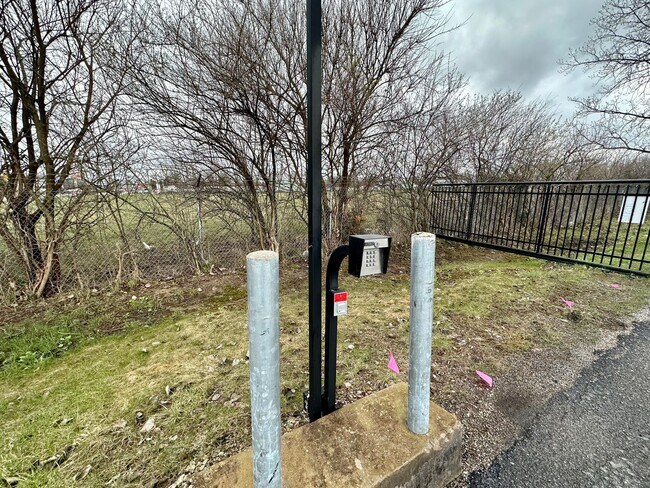 Foto del edificio - Experience Luxury Living at Bellagio Living II: Modern Apartments in Lawrence, Indiana