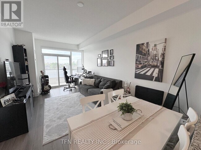 Photo du bâtiment - 1603-1603 Eglinton Ave W