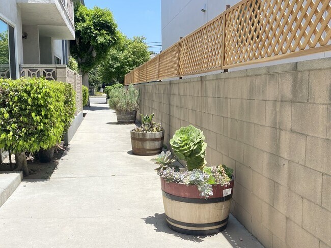 Building Photo - 3565 S Centinela Ave