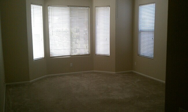 Building Photo - Very Clean 2 Bedroom + Office/Den 2 Bathroom 55 + Oasis Home