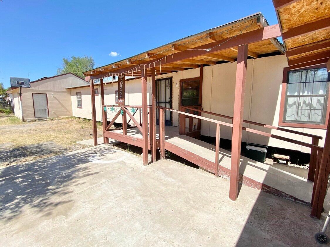Primary Photo - 3502 Laredo St