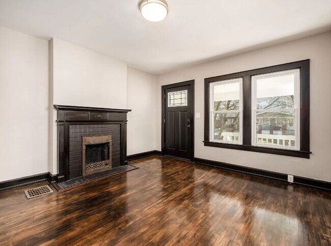 Building Photo - 816 Thurman Ave