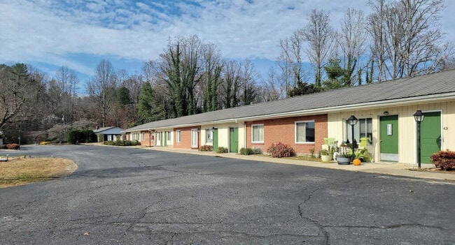 Building Photo - Meadowood Apartments