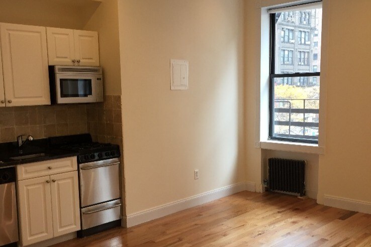 Primary Photo - 125 E 17th St
