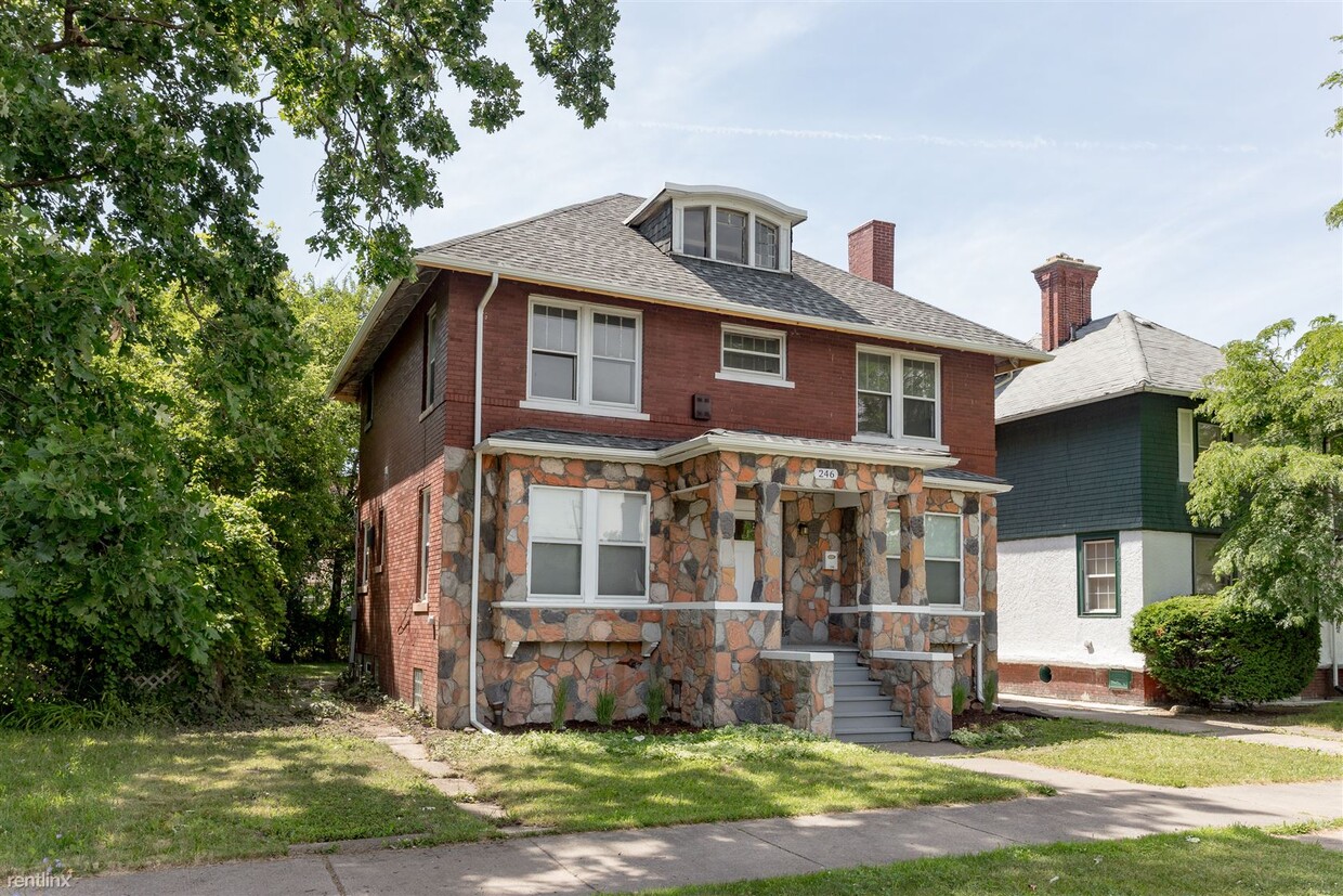 Primary Photo - 3 br, 2 bath House - 246 Holbrook St