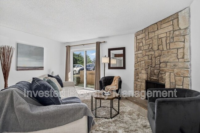 Building Photo - 370 Zang St