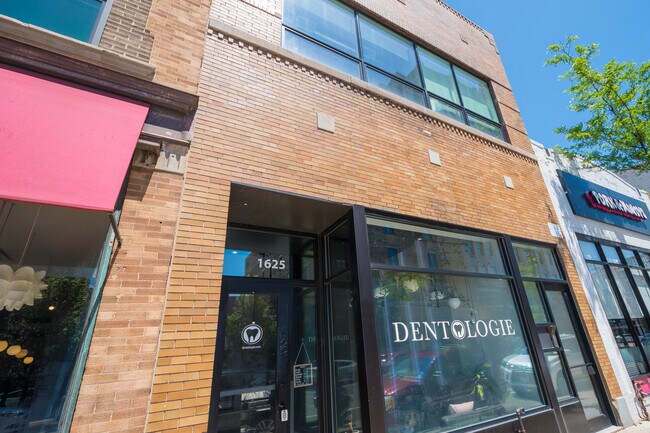 Foto del edificio - 1625 N Milwaukee