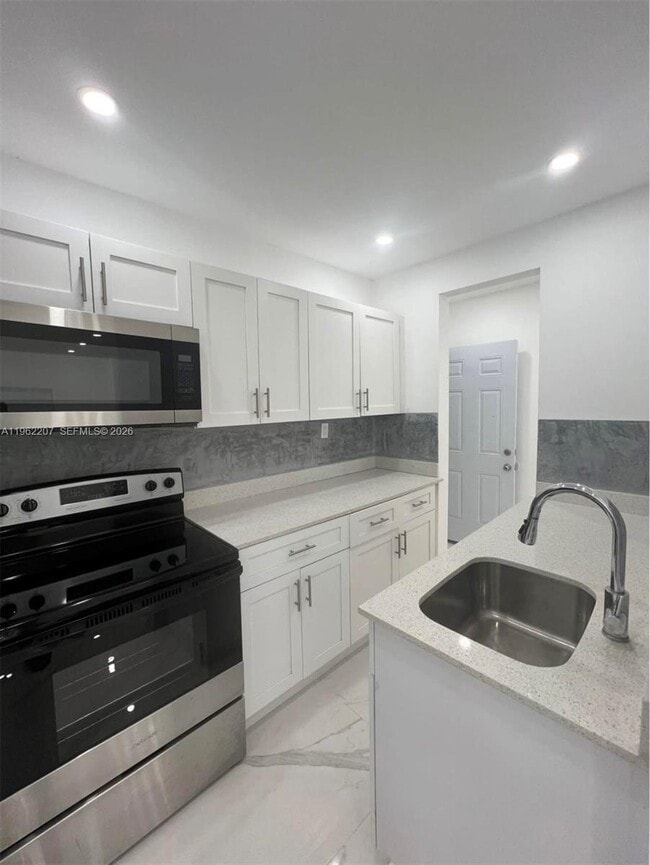 Building Photo - 1015 S 17th Ave