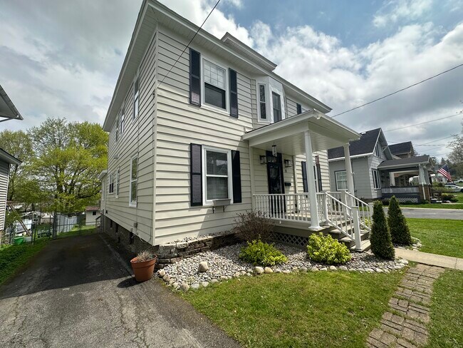 Building Photo - 15 Hillside Ave