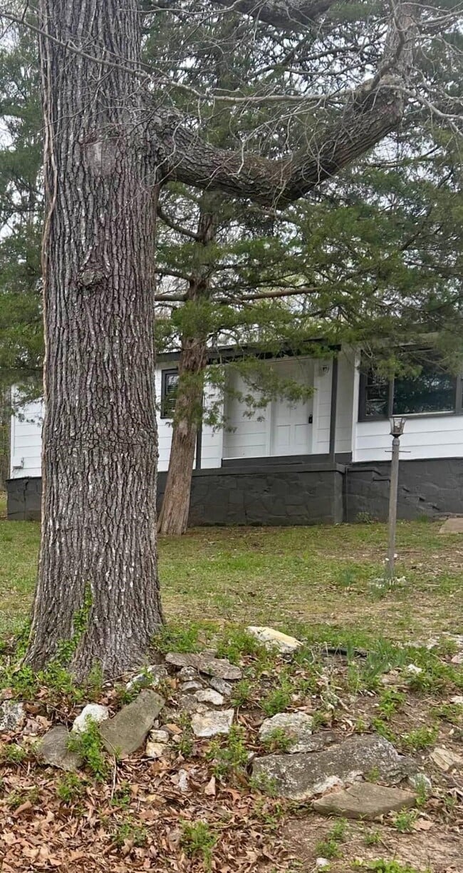 Building Photo - 50 Chickasaw Dr