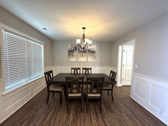 Building Photo - Beautiful home in great neighborhood! Grea...
