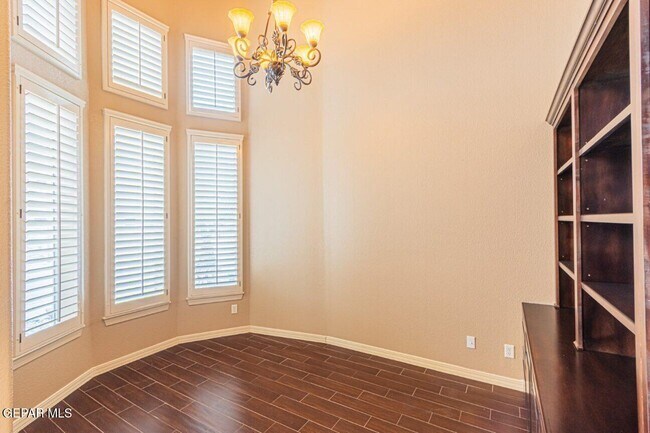 Building Photo - 3849 Tierra Campa Dr