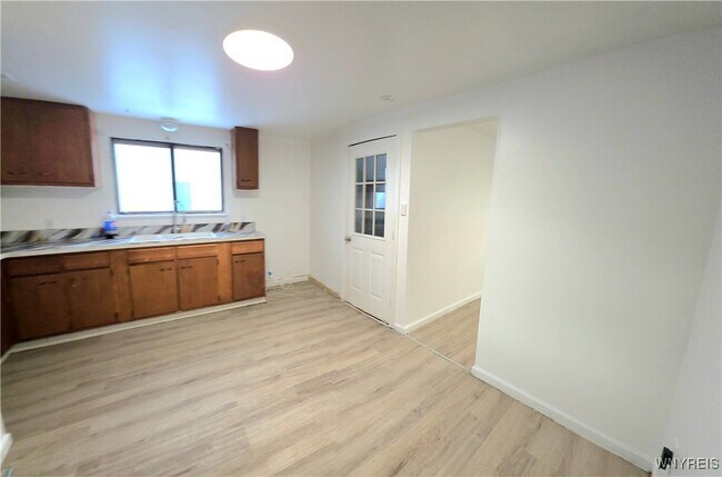 Foto del edificio - 50 Strasbourg Dr