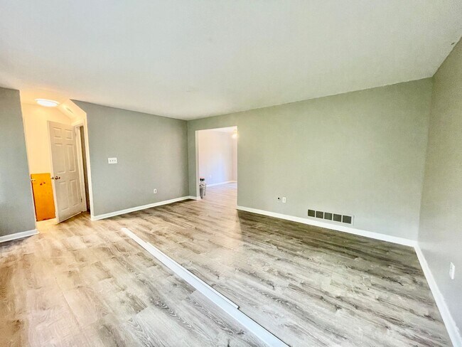 Foto del edificio - 1391-1393 Hazlett Rd - (05118)