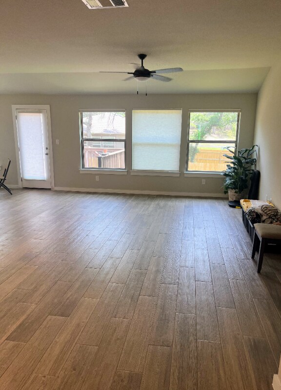 Foto del edificio - 21210 Santa Rosa Ave