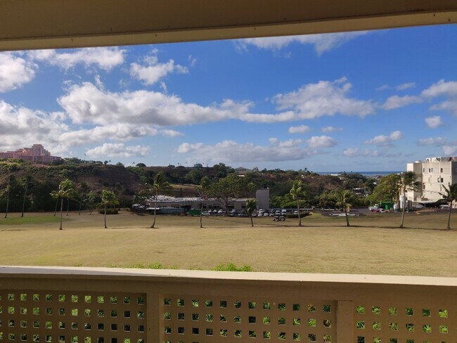 Building Photo - 1309 Moanalualani Way