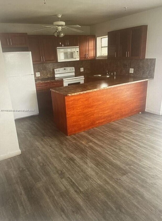 Primary Photo - 213 NW 35th Ave