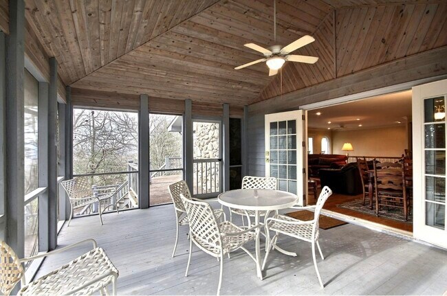 Building Photo - 462 Chalet Village Dr