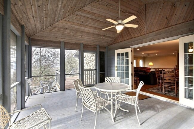 Foto del edificio - 462 Chalet Village Dr