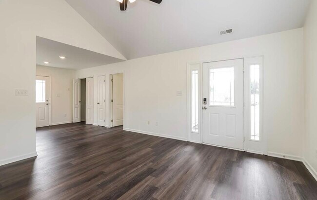 Foto del edificio - 298 Maynard South Dr