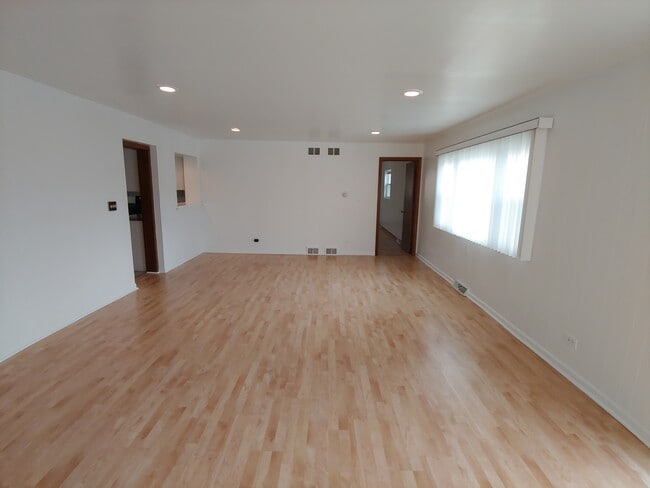 Family Room - 9312 Osceola Ave