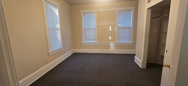 Foto del edificio - 1 bed , 1 bath Apartment within Duplex