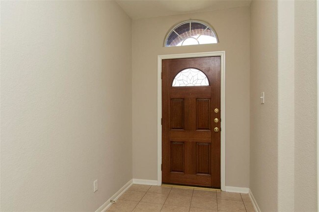 Building Photo - 7218 Lyndhurst Village Ln