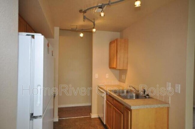 Building Photo - 1329 N Stephanie Ln