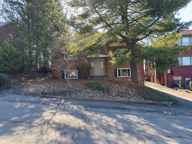 Foto del edificio - 1502 Radford Rd