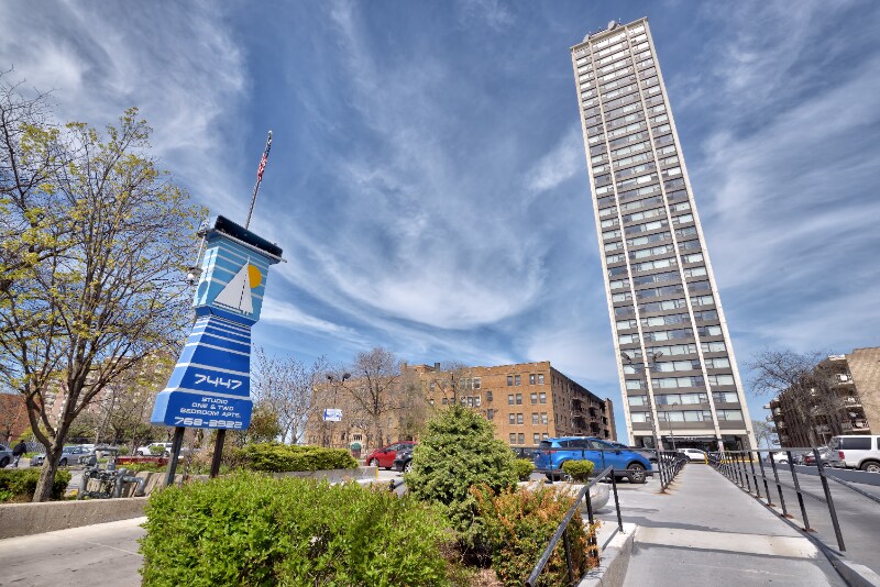 Foto principal - 7447 S Shore Dr