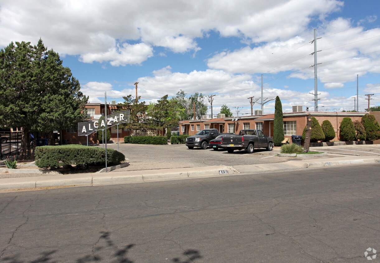 Foto del edificio - 409-413 Alcazar St SE