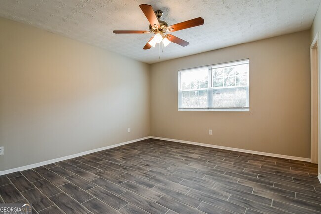 Foto del edificio - 2156 Newbury Rd